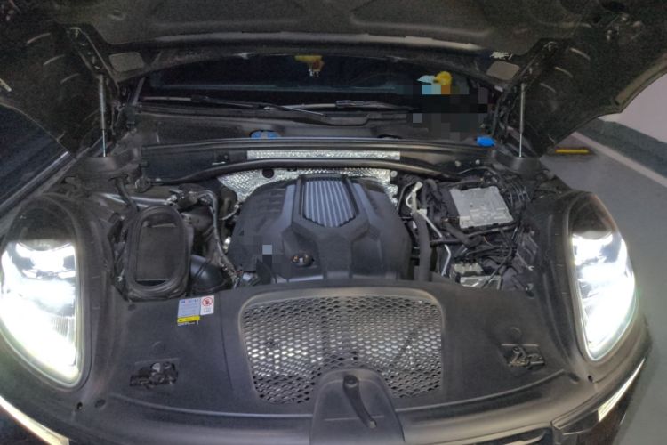 Used Porsche Macan 2022 Macan 2.0T Engine Bay