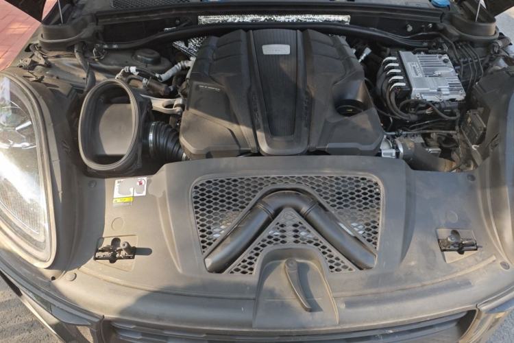 Used Porsche Macan 2022 Macan S 2.9T Engine Bay