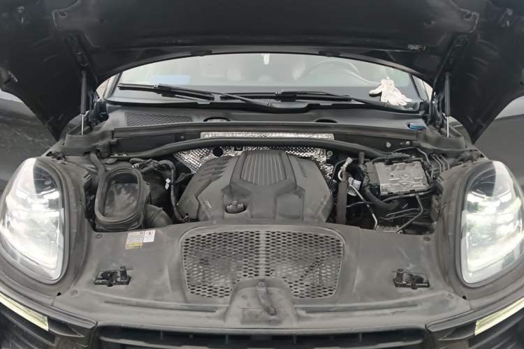 Used Porsche Macan 2022 Macan 2.0T Engine Bay