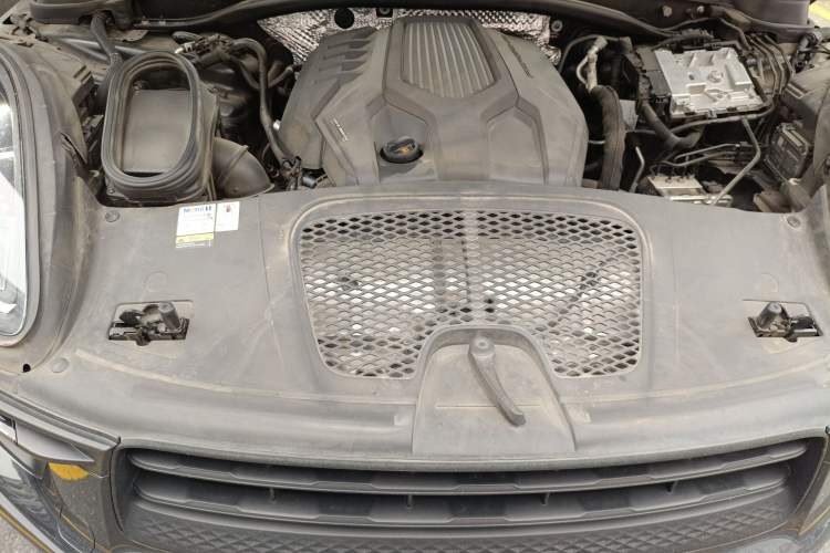 Used Porsche Macan 2022 Macan 2.0T Engine Bay