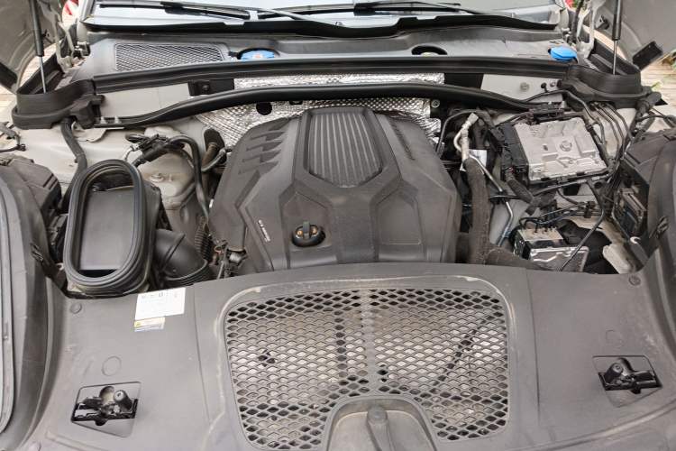 Used Porsche Macan 2022 Macan 2.0T Engine Bay