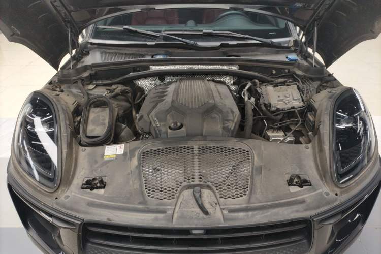 Used Porsche Macan 2022 Macan 2.0T Engine Bay
