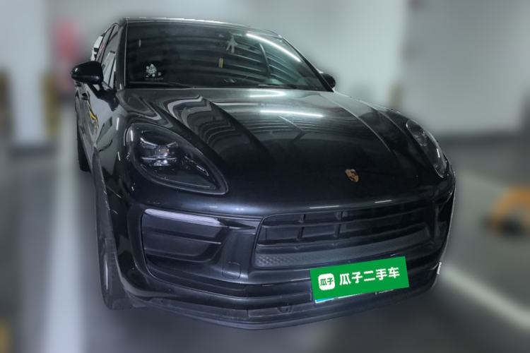 Used Porsche Macan 2022 Macan 2.0T Front Right 45 Deg
