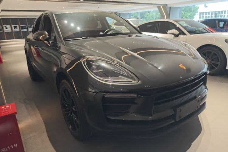 Used Porsche Macan 2022 Macan 2.0T Front Right 45 Deg