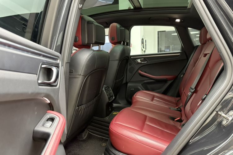 Used Porsche Macan 2022 Macan 2.0T Interior 2