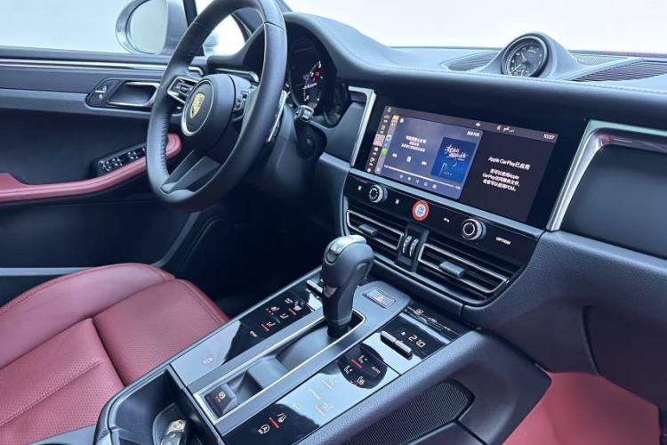 Used Porsche Macan 2022 Macan 2.0T Interior 8