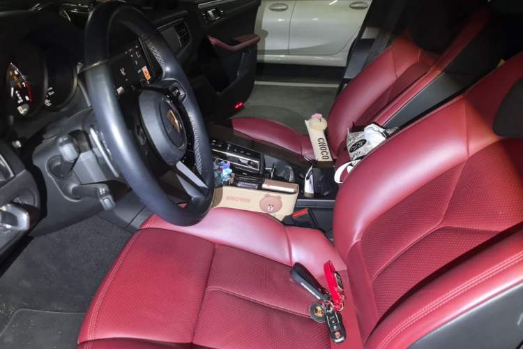 Used Porsche Macan 2022 Macan 2.0T Left Front Seat