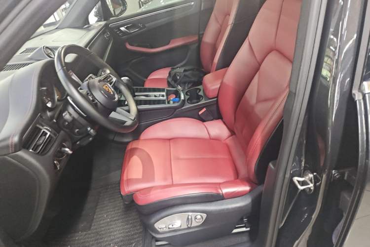 Used Porsche Macan 2022 Macan 2.0T Left Front Seat