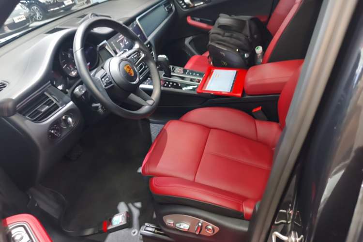 Used Porsche Macan 2022 Macan 2.0T Left Front Seat