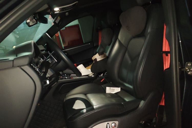 Used Porsche Macan 2022 Macan 2.0T Left Front Seat