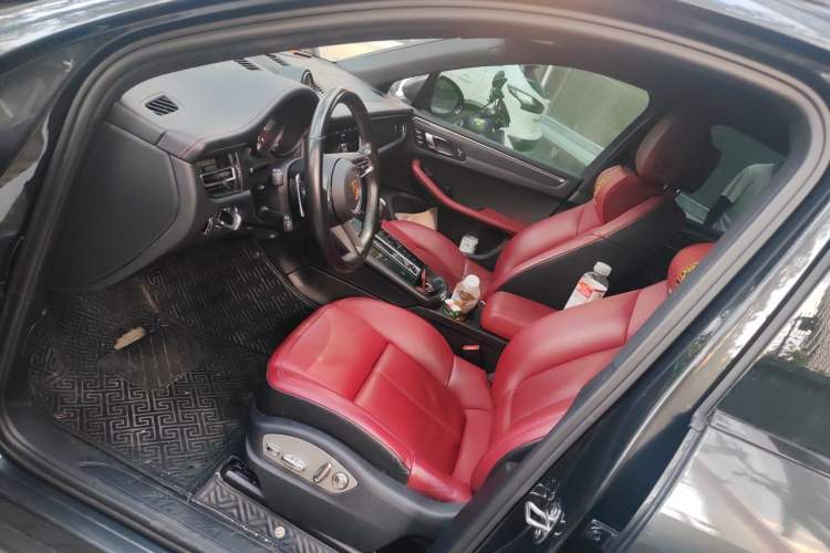 Used Porsche Macan 2022 Macan 2.0T Left Front Seat