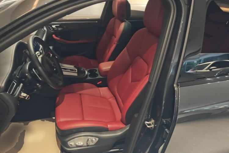 Used Porsche Macan 2022 Macan 2.0T Left Front Seat