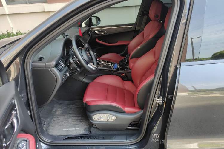 Used Porsche Macan 2022 Macan GTS 2.9T Left Front Seat