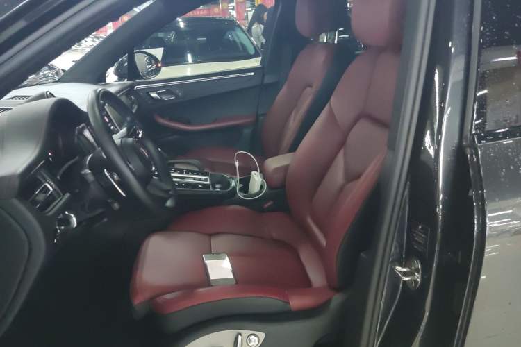 Used Porsche Macan 2022 Macan 2.0T Left Front Seat