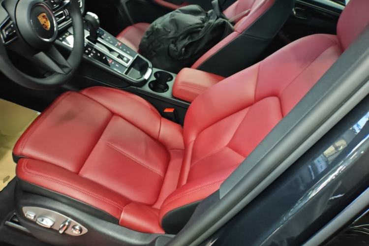 Used Porsche Macan 2022 Macan S 2.9T Left Front Seat