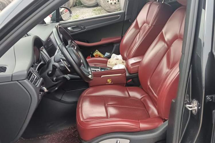 Used Porsche Macan 2022 Macan 2.0T Left Front Seat