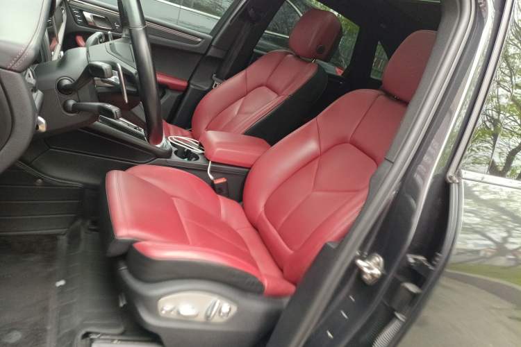 Used Porsche Macan 2022 Macan 2.0T Left Front Seat