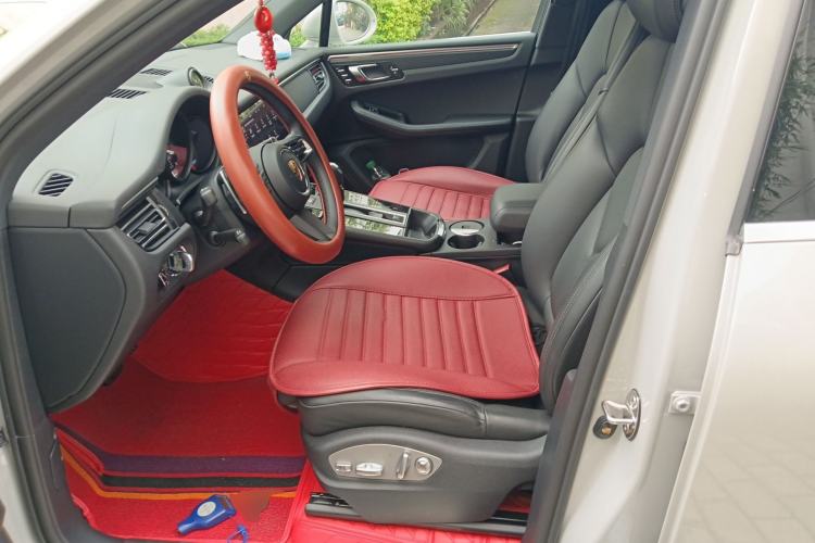 Used Porsche Macan 2022 Macan 2.0T Left Front Seat