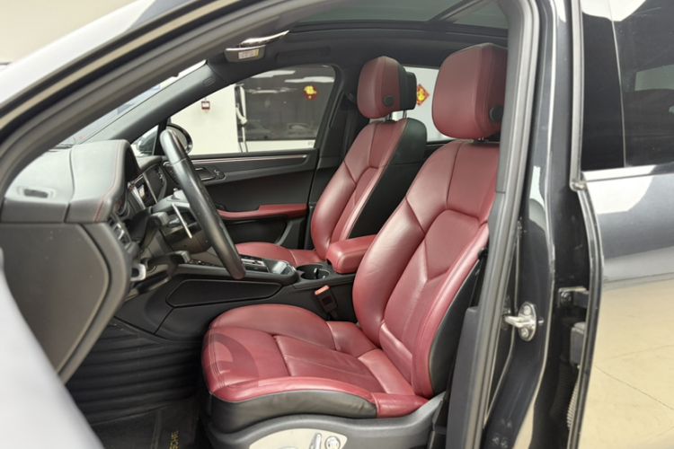 Used Porsche Macan 2022 Macan 2.0T Left Front Seat