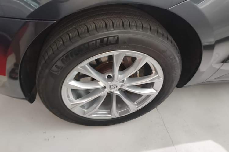 Used Porsche Macan 2022 Macan 2.0T Left Front Wheel Hub