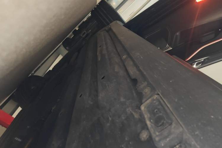 Used Porsche Macan 2022 Macan 2.0T Left Side Sill