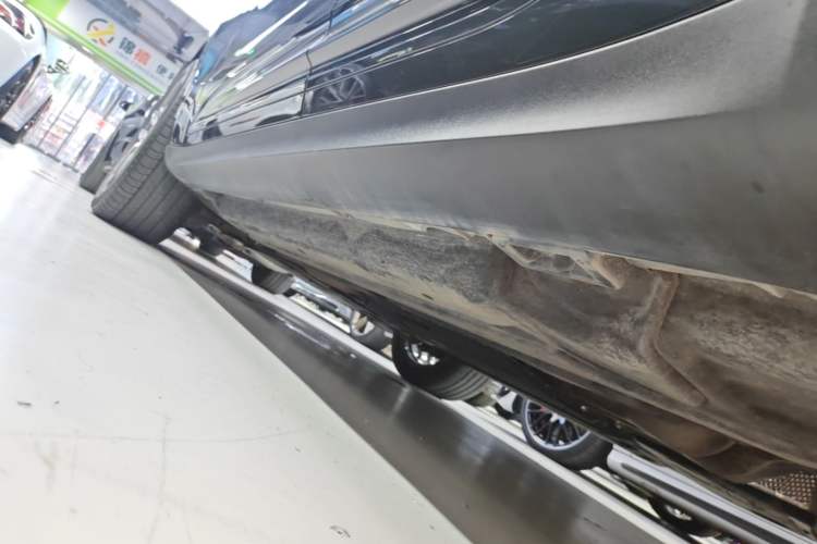 Used Porsche Macan 2022 Macan S 2.9T Left Side Sill