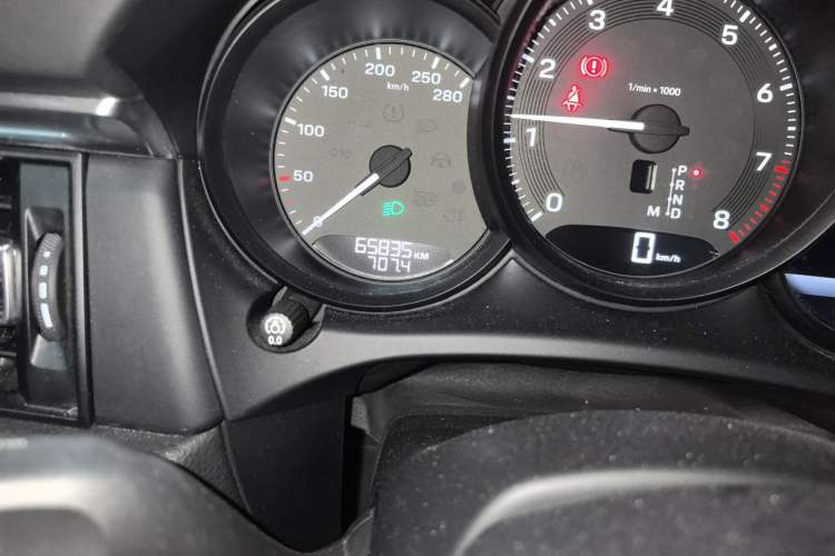 Used Porsche Macan 2022 Macan 2.0T Odometer Close Up
