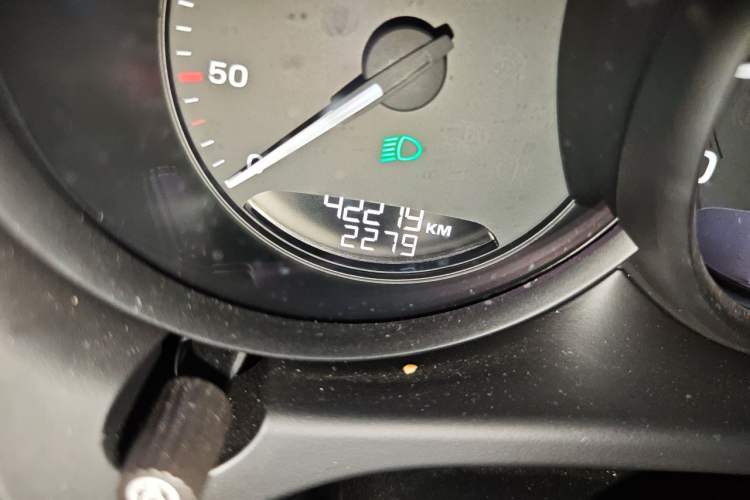 Used Porsche Macan 2022 Macan 2.0T Odometer Close Up