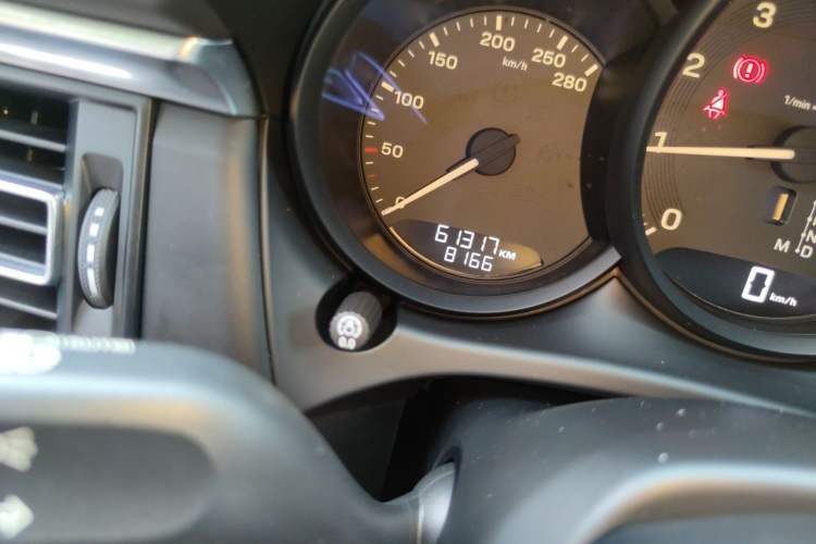 Used Porsche Macan 2022 Macan T 2.0T Odometer Close Up