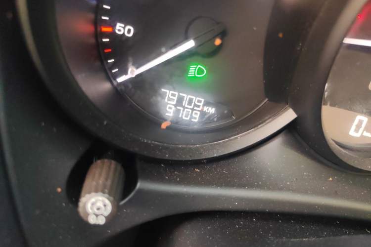 Used Porsche Macan 2022 Macan 2.0T Odometer Close Up