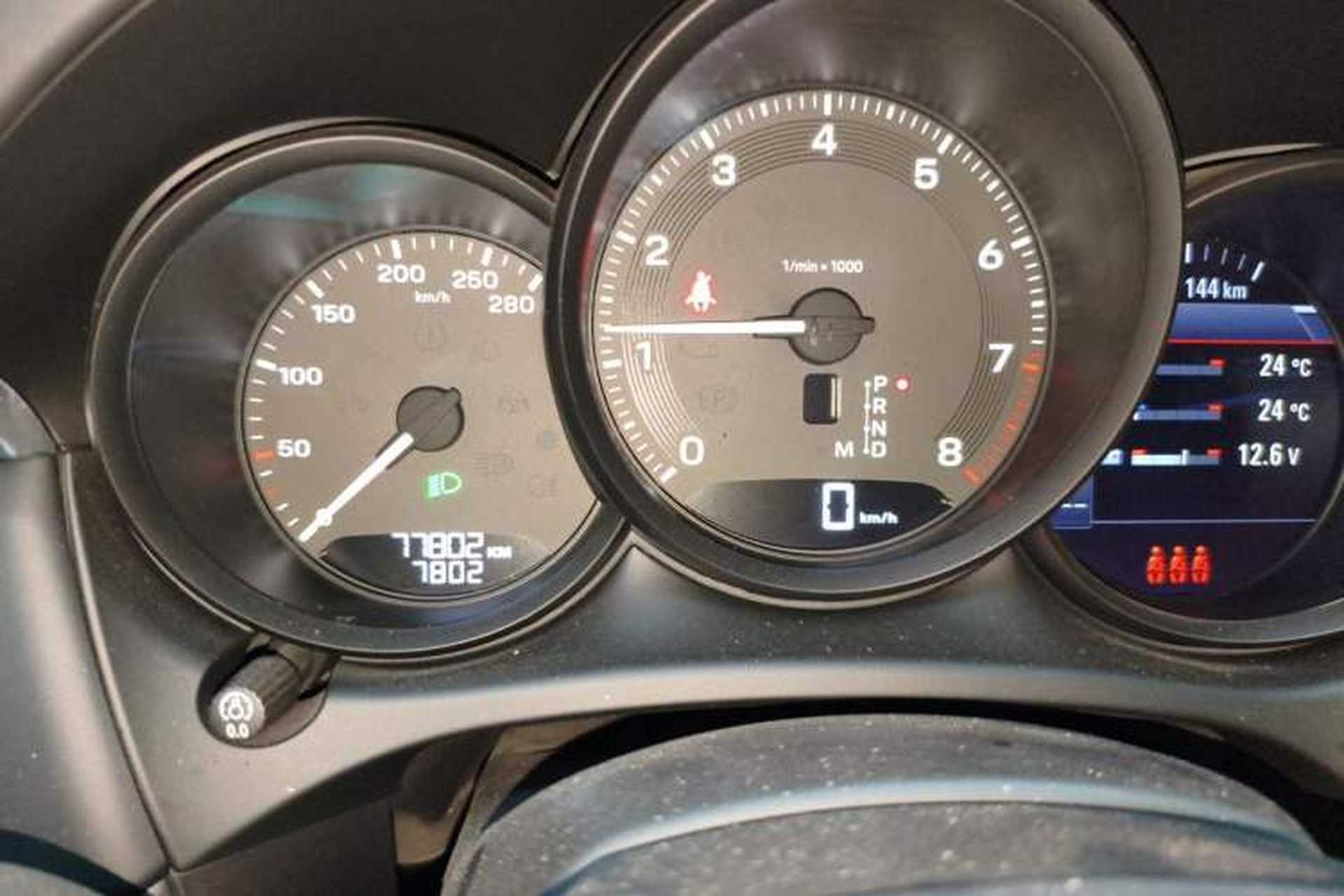 Used Porsche Macan 2022 Macan 2.0T Odometer Close Up