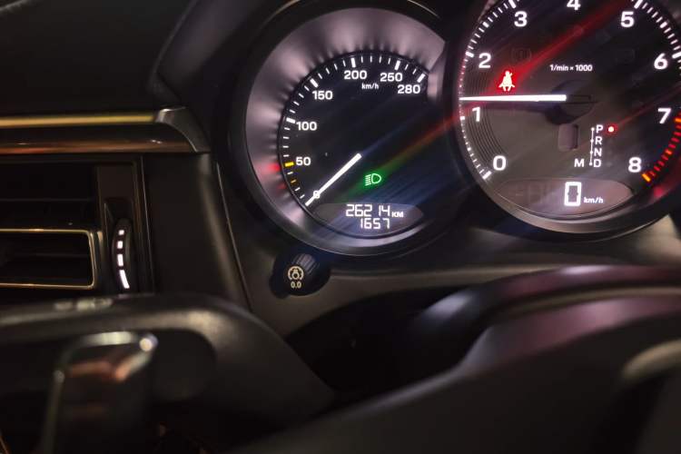 Used Porsche Macan 2022 Macan 2.0T Odometer Close Up