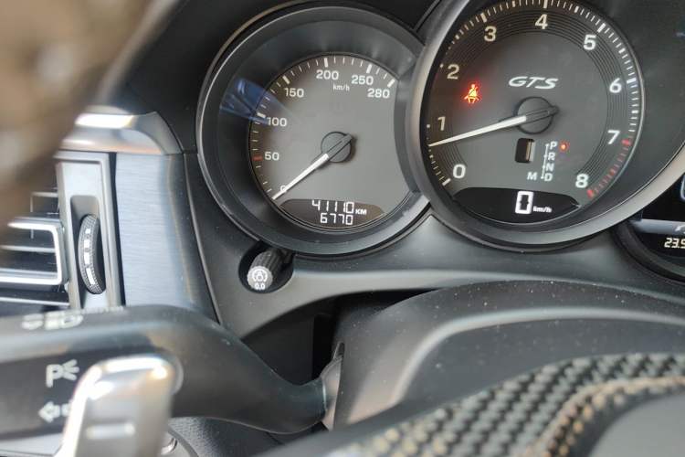Used Porsche Macan 2022 Macan GTS 2.9T Odometer Close Up