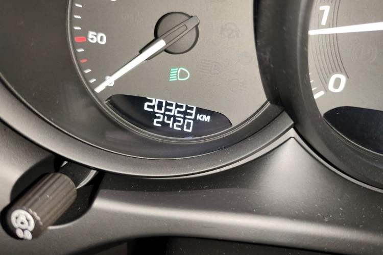 Used Porsche Macan 2022 Macan 2.0T Odometer Close Up