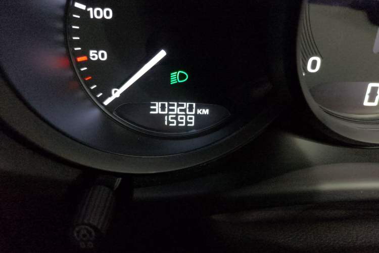 Used Porsche Macan 2022 Macan 2.0T Odometer Close Up