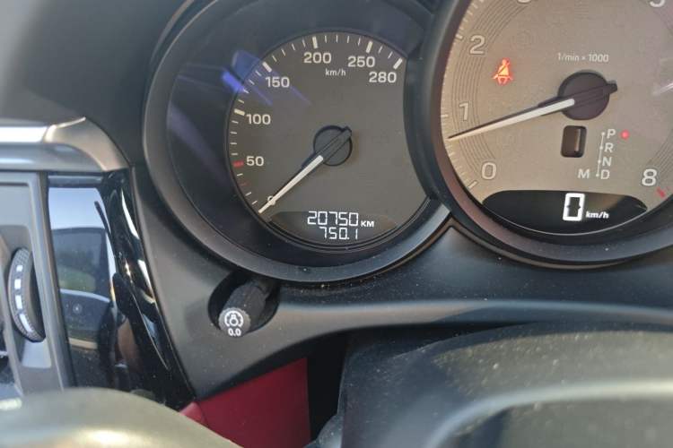 Used Porsche Macan 2022 Macan S 2.9T Odometer Close Up
