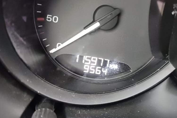 Used Porsche Macan 2022 Macan 2.0T Odometer Close Up