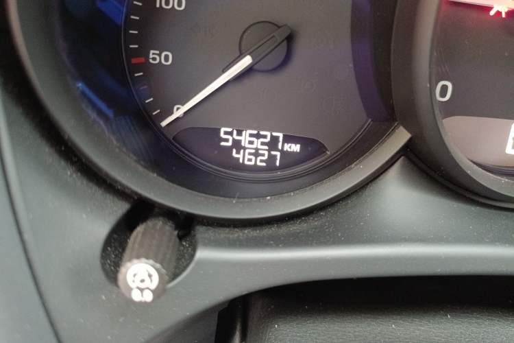 Used Porsche Macan 2022 Macan 2.0T Odometer Close Up