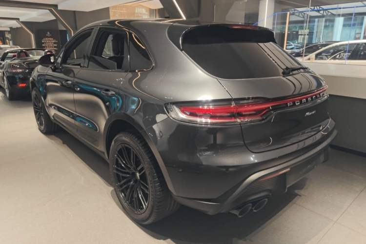 Used Porsche Macan 2022 Macan 2.0T Rear Left 45 Deg
