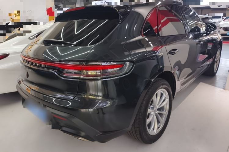 Used Porsche Macan 2022 Macan 2.0T Rear Right 45 Deg