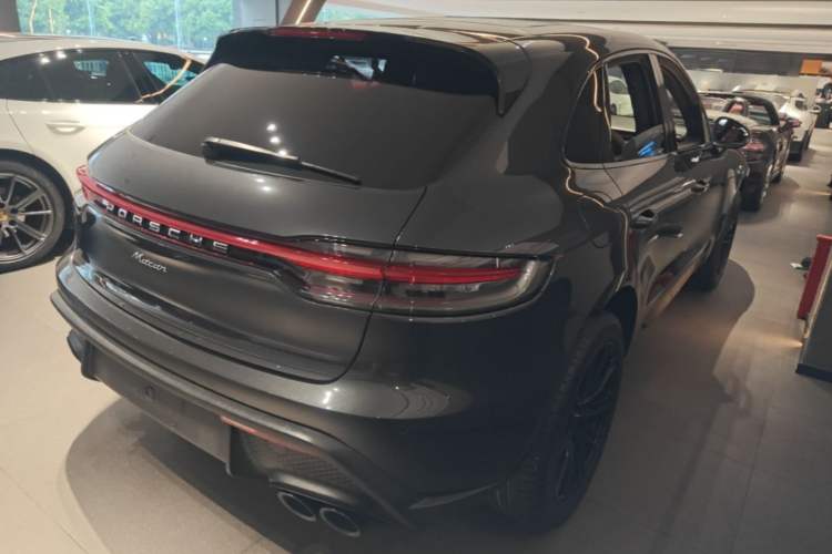 Used Porsche Macan 2022 Macan 2.0T Rear Right 45 Deg