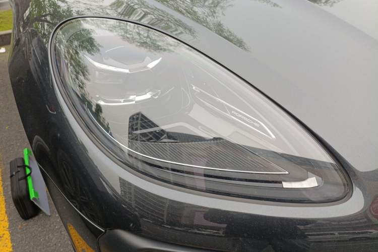 Used Porsche Macan 2022 Macan 2.0T Right Front Headlight