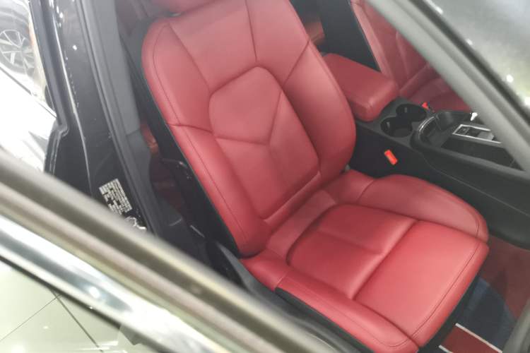 Used Porsche Macan 2022 Macan 2.0T Right Front Seat