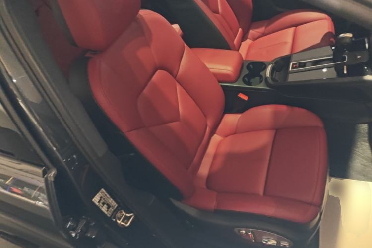 Used Porsche Macan 2022 Macan 2.0T Right Front Seat