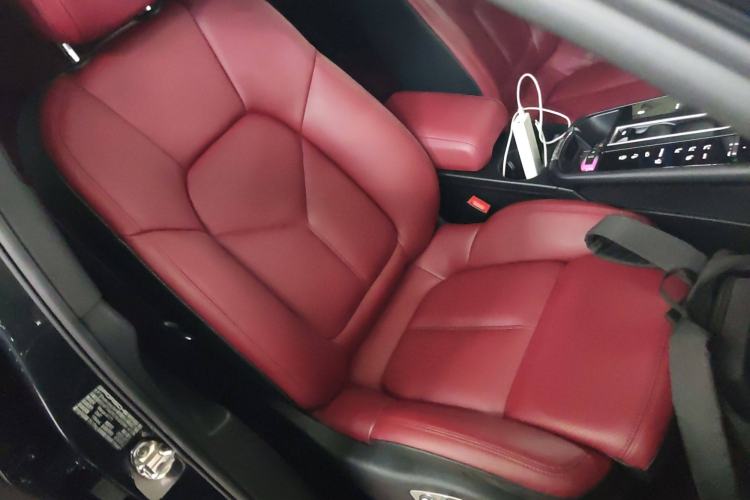 Used Porsche Macan 2022 Macan 2.0T Right Front Seat