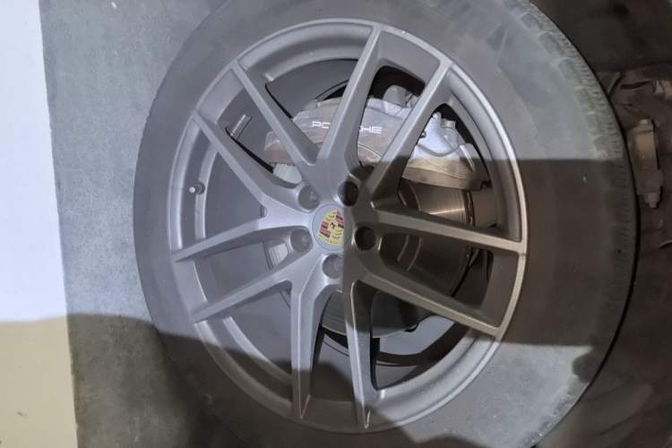 Used Porsche Macan 2022 Macan 2.0T Right Front Wheel Hub