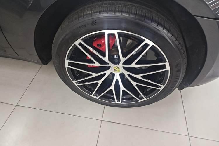 Used Porsche Macan 2022 Macan 2.0T Right Front Wheel Hub