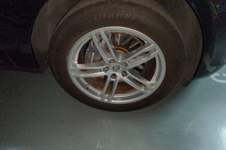 Used Porsche Macan 2022 Macan 2.0T Right Front Wheel Hub