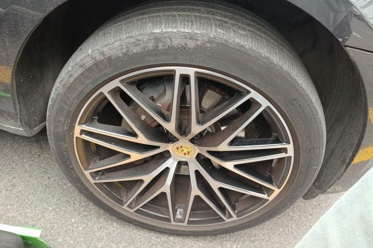 Used Porsche Macan 2022 Macan 2.0T Right Front Wheel Hub