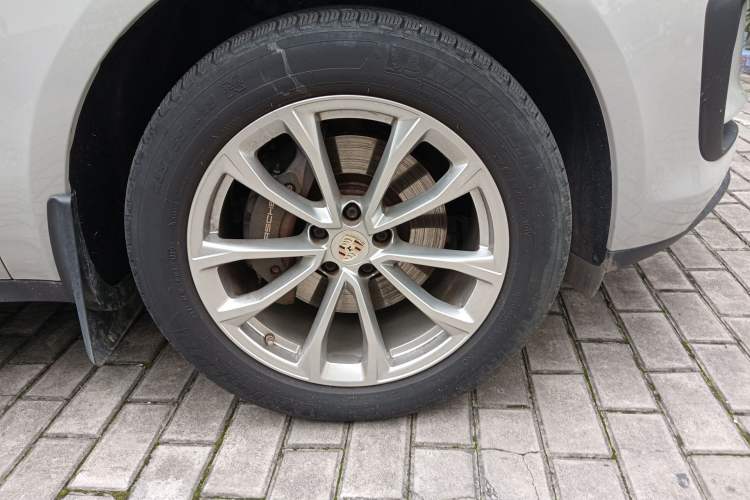 Used Porsche Macan 2022 Macan 2.0T Right Front Wheel Hub